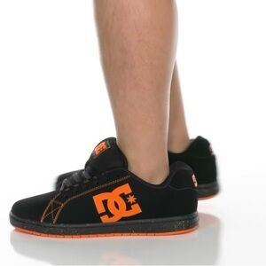 DC Men’s Gaveler Low orange / Black. New in BOX size 10.5